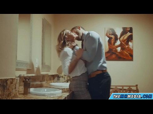 ❤️ Cando unha loura tetona seduce nun baño público ️ Vídeo anal na pornografía gl.kenhdammy.top ❌❤